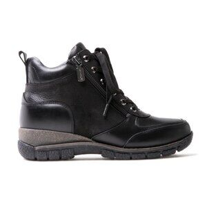 Blondo Black Waterproof Booties 7WW NWOT Wool Lined Leather Combat Style 900ALEE